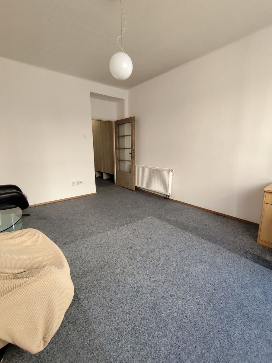 Prenájom bytu 2-izbový 55 m², Tomkova, Hradec Králové, Královéhradecký kraj Prenájom bytu 2-izbový 55 m², Tomkova, Hradec Králové, Královéhradecký kraj