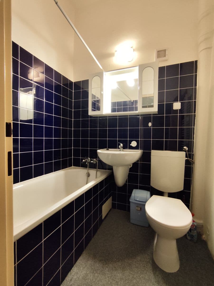Prenájom bytu 2-izbový 55 m², Tomkova, Hradec Králové, Královéhradecký kraj Prenájom bytu 2-izbový 55 m², Tomkova, Hradec Králové, Královéhradecký kraj