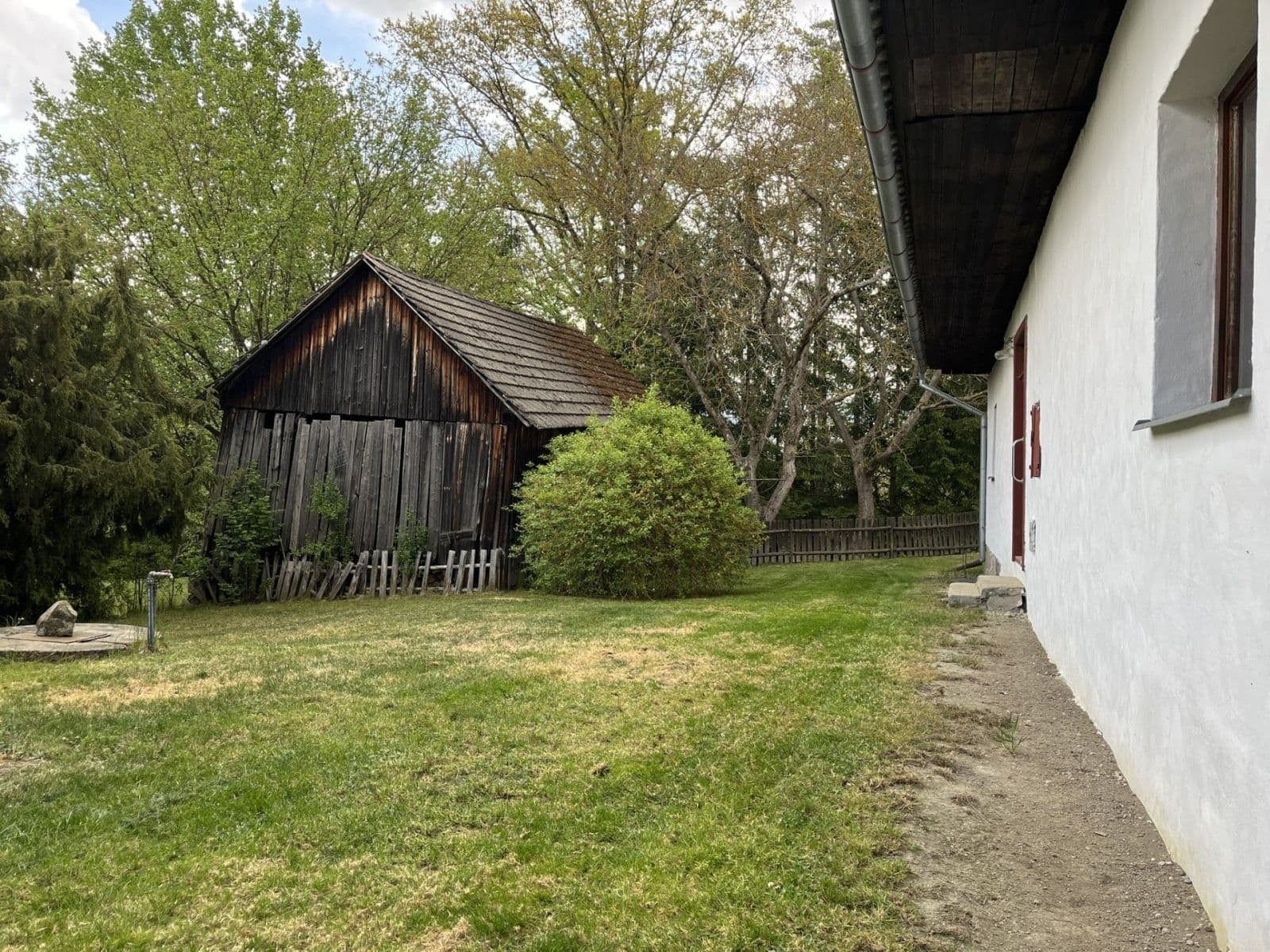 Predaj rekreačného objektu 97 m², pozemok 2.851 m², Hrachoviště, Jihočeský kraj Predaj rekreačného objektu 97 m², pozemok 2.851 m², Hrachoviště, Jihočeský kraj