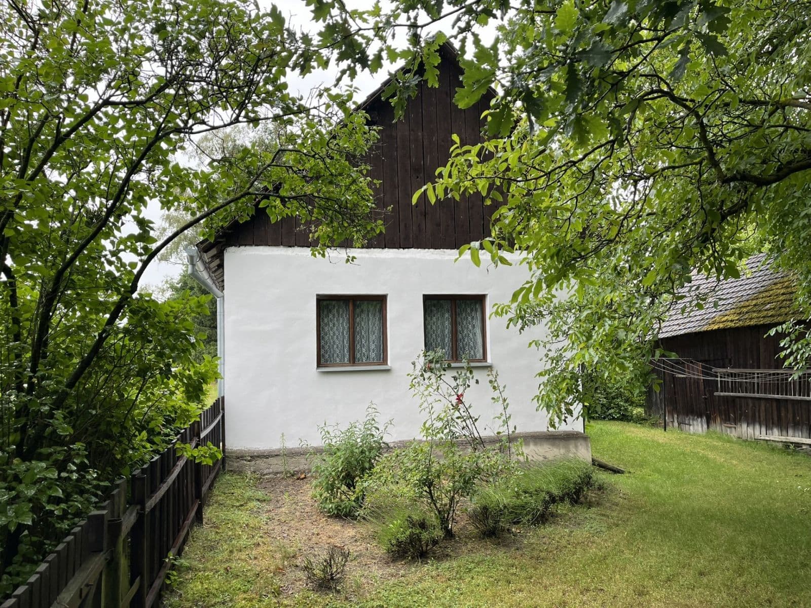 Predaj rekreačného objektu 97 m², pozemok 2.851 m², Hrachoviště, Jihočeský kraj Predaj rekreačného objektu 97 m², pozemok 2.851 m², Hrachoviště, Jihočeský kraj