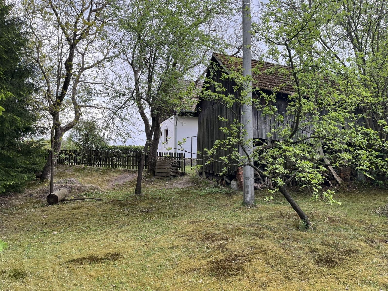 Predaj rekreačného objektu 97 m², pozemok 2.851 m², Hrachoviště, Jihočeský kraj Predaj rekreačného objektu 97 m², pozemok 2.851 m², Hrachoviště, Jihočeský kraj
