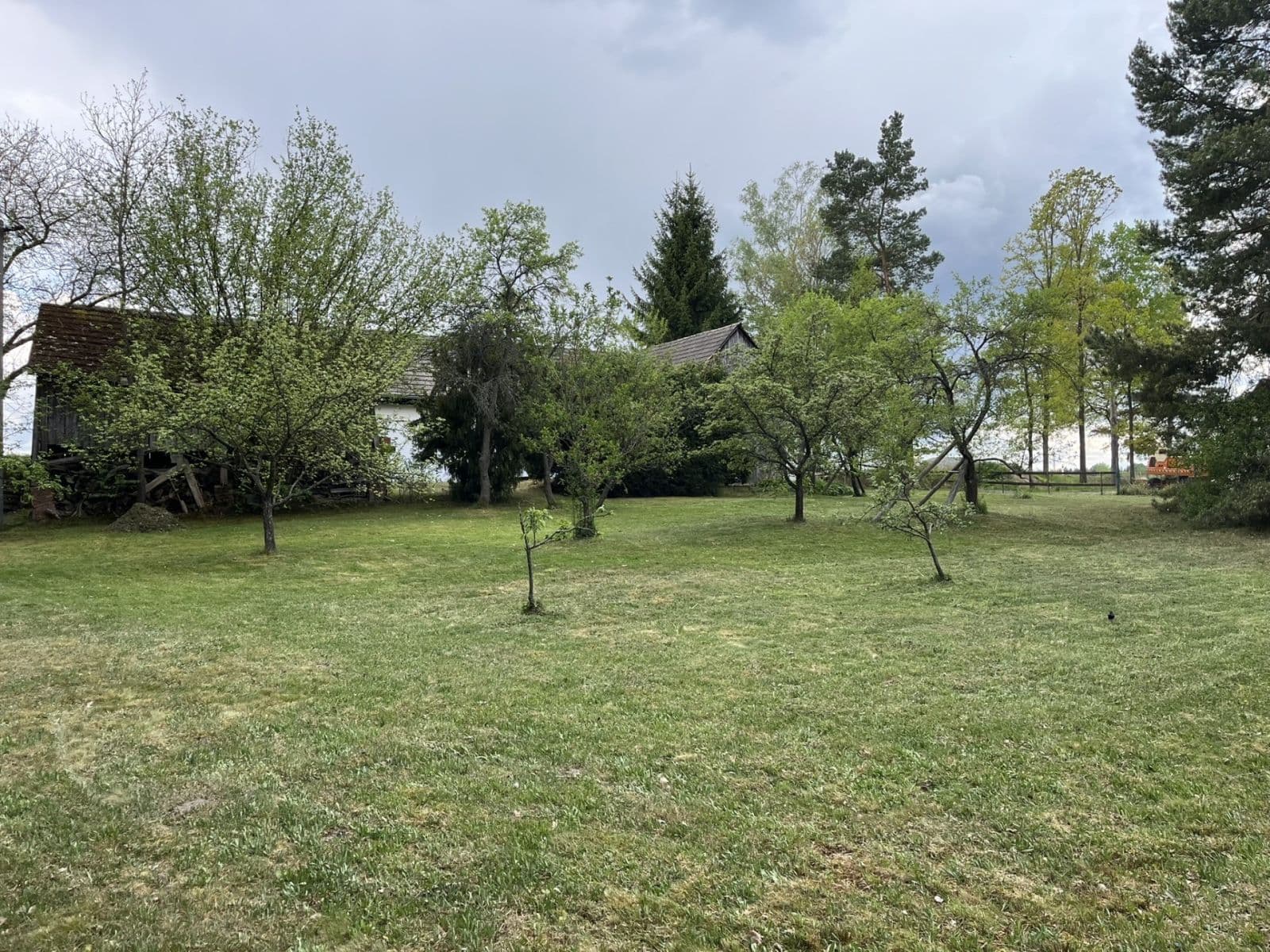Predaj rekreačného objektu 97 m², pozemok 2.851 m², Hrachoviště, Jihočeský kraj Predaj rekreačného objektu 97 m², pozemok 2.851 m², Hrachoviště, Jihočeský kraj
