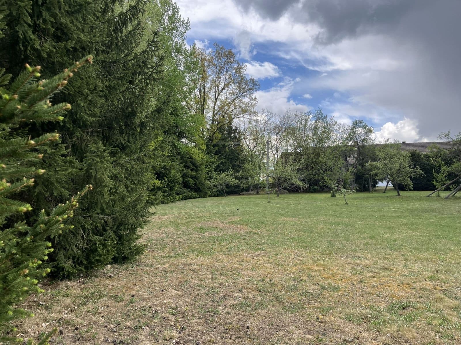 Predaj rekreačného objektu 97 m², pozemok 2.851 m², Hrachoviště, Jihočeský kraj Predaj rekreačného objektu 97 m², pozemok 2.851 m², Hrachoviště, Jihočeský kraj