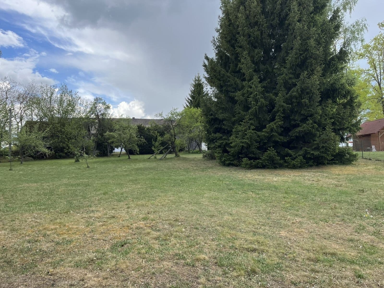 Predaj rekreačného objektu 97 m², pozemok 2.851 m², Hrachoviště, Jihočeský kraj Predaj rekreačného objektu 97 m², pozemok 2.851 m², Hrachoviště, Jihočeský kraj