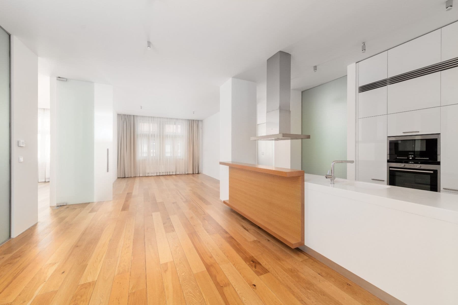 Prenájom bytu 5-izbový 184 m², Laubova, Praha, Praha Prenájom bytu 5-izbový 184 m², Laubova, Praha, Praha