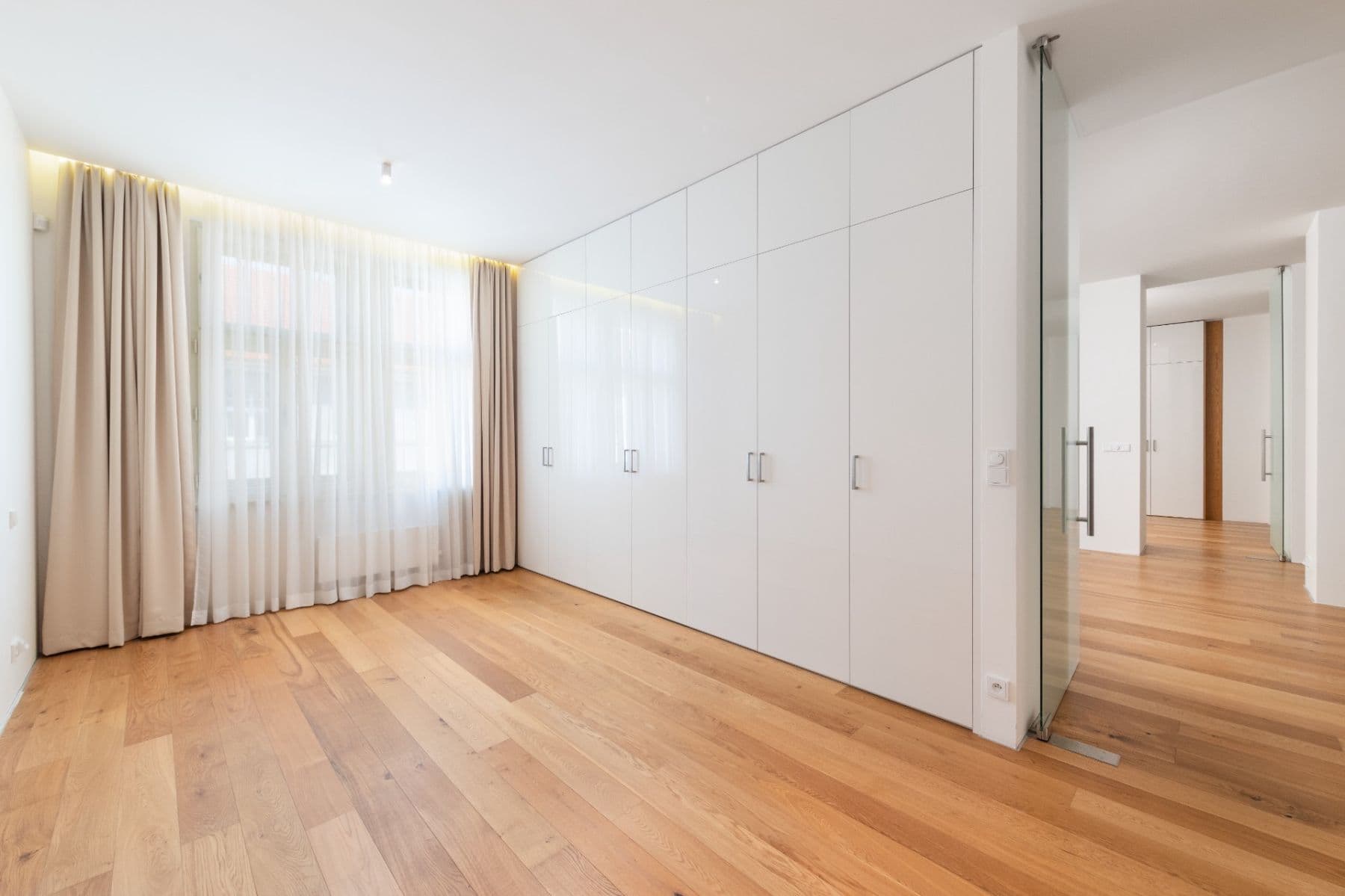 Prenájom bytu 5-izbový 184 m², Laubova, Praha, Praha Prenájom bytu 5-izbový 184 m², Laubova, Praha, Praha