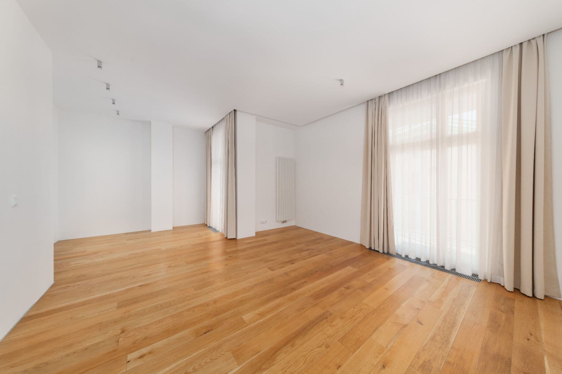 Prenájom bytu 5-izbový 184 m², Laubova, Praha, Praha Prenájom bytu 5-izbový 184 m², Laubova, Praha, Praha