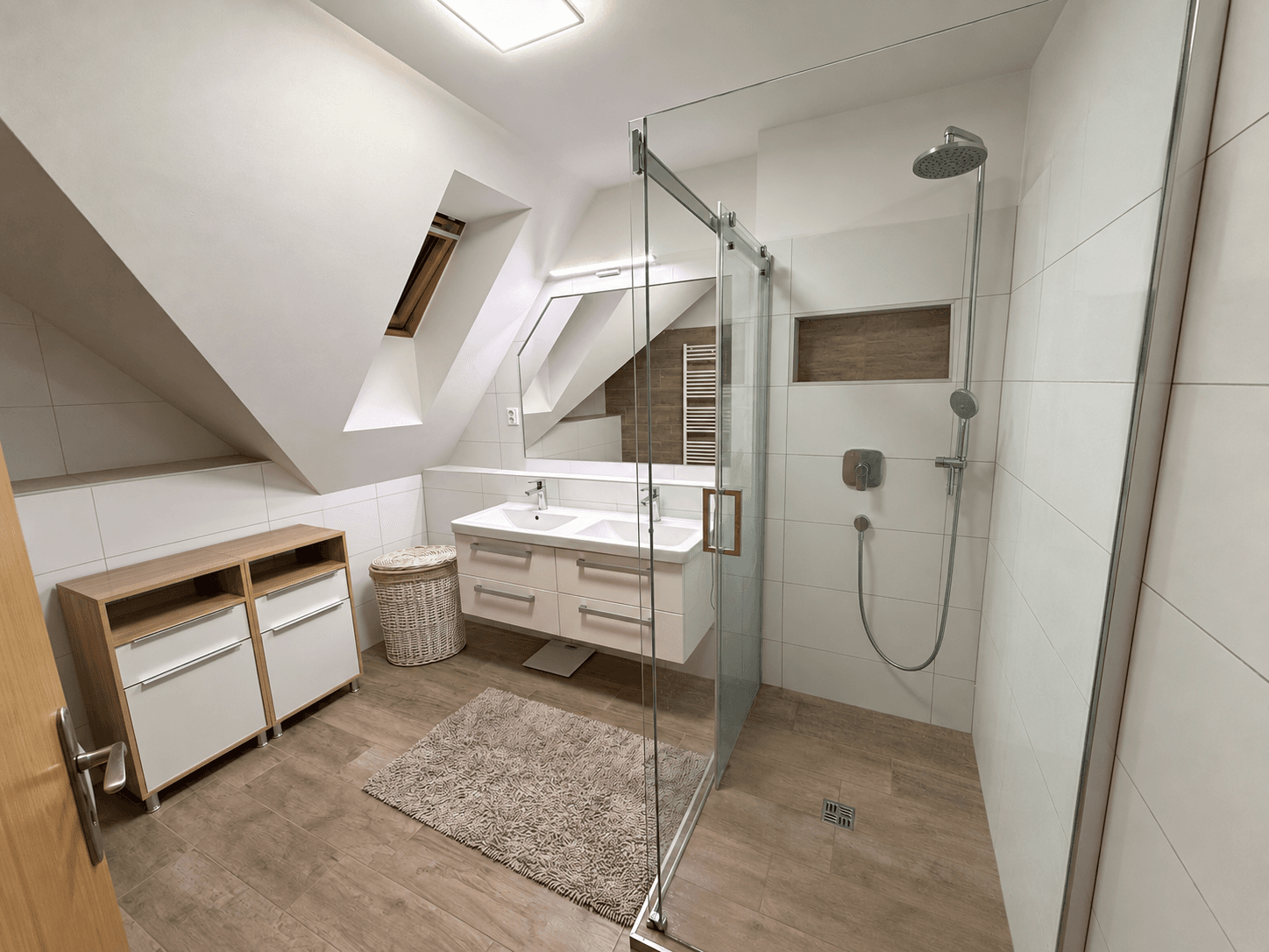 Predaj domu 200 m², pozemok 500 m², Komorní Dvůr, Cheb, Karlovarský kraj Predaj domu 200 m², pozemok 500 m², Komorní Dvůr, Cheb, Karlovarský kraj