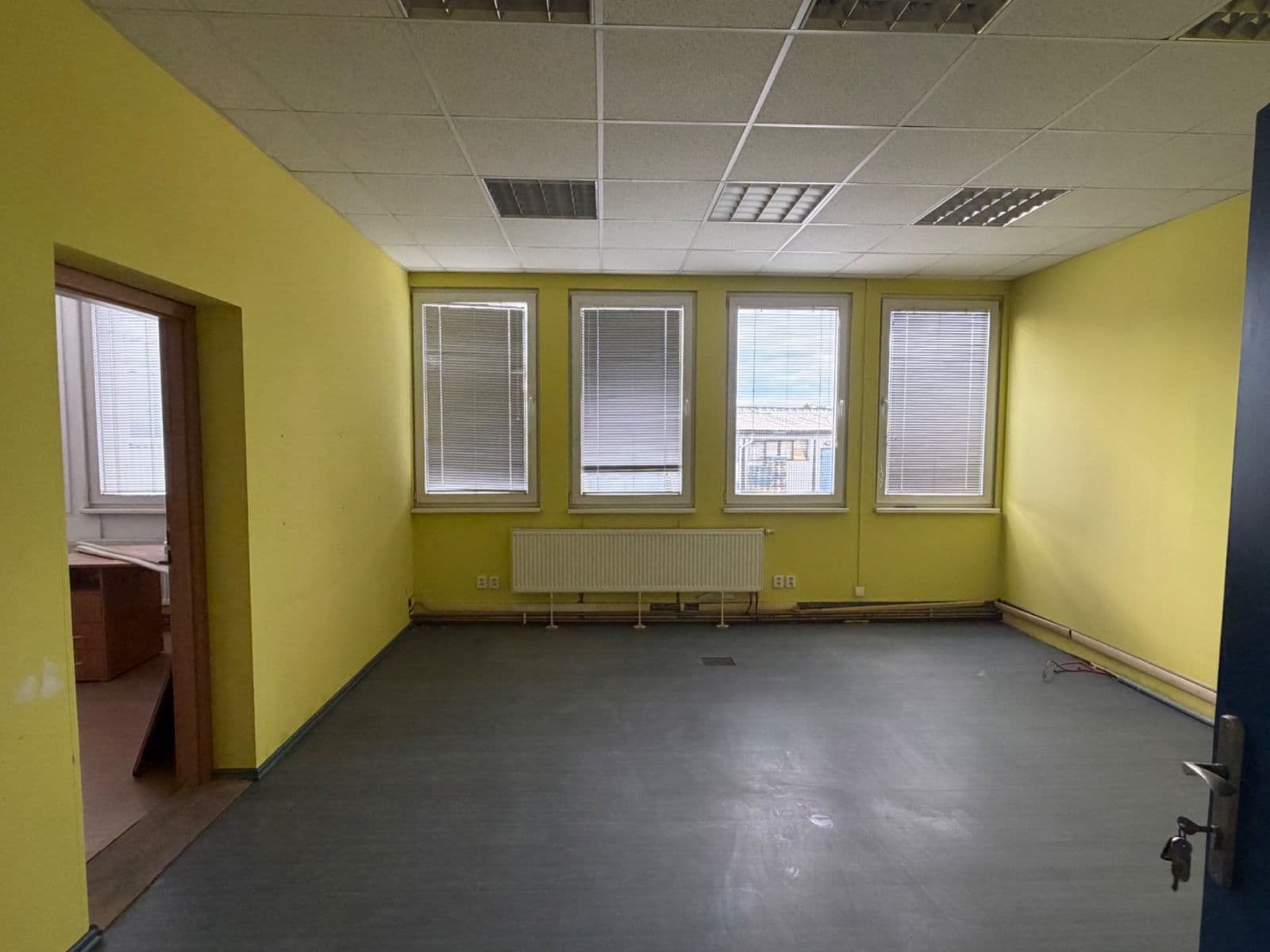 Prenájom kancelárie 20 m², Nedokončená, Praha, Praha Prenájom kancelárie 20 m², Nedokončená, Praha, Praha