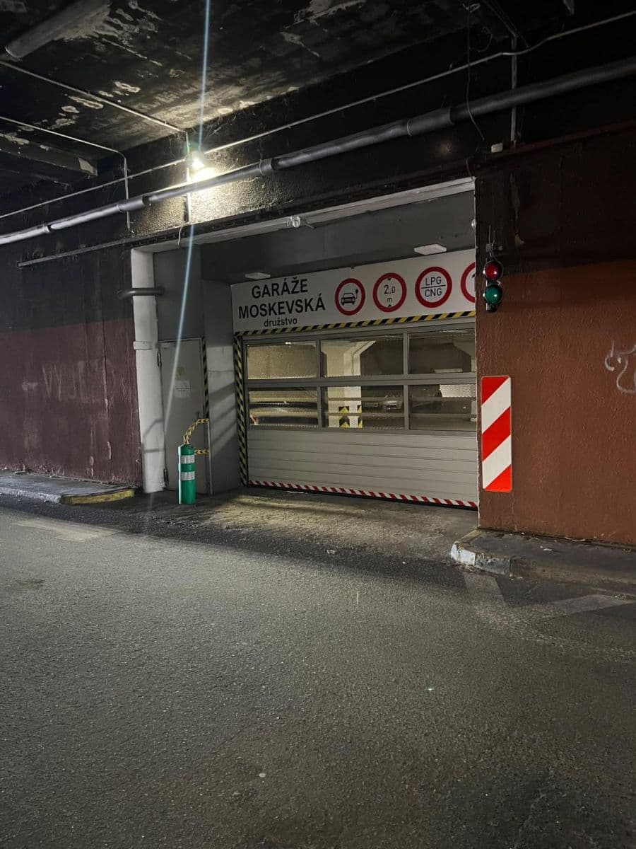 Prenájom garáže 13 m², Praha, Praha Prenájom garáže 13 m², Praha, Praha