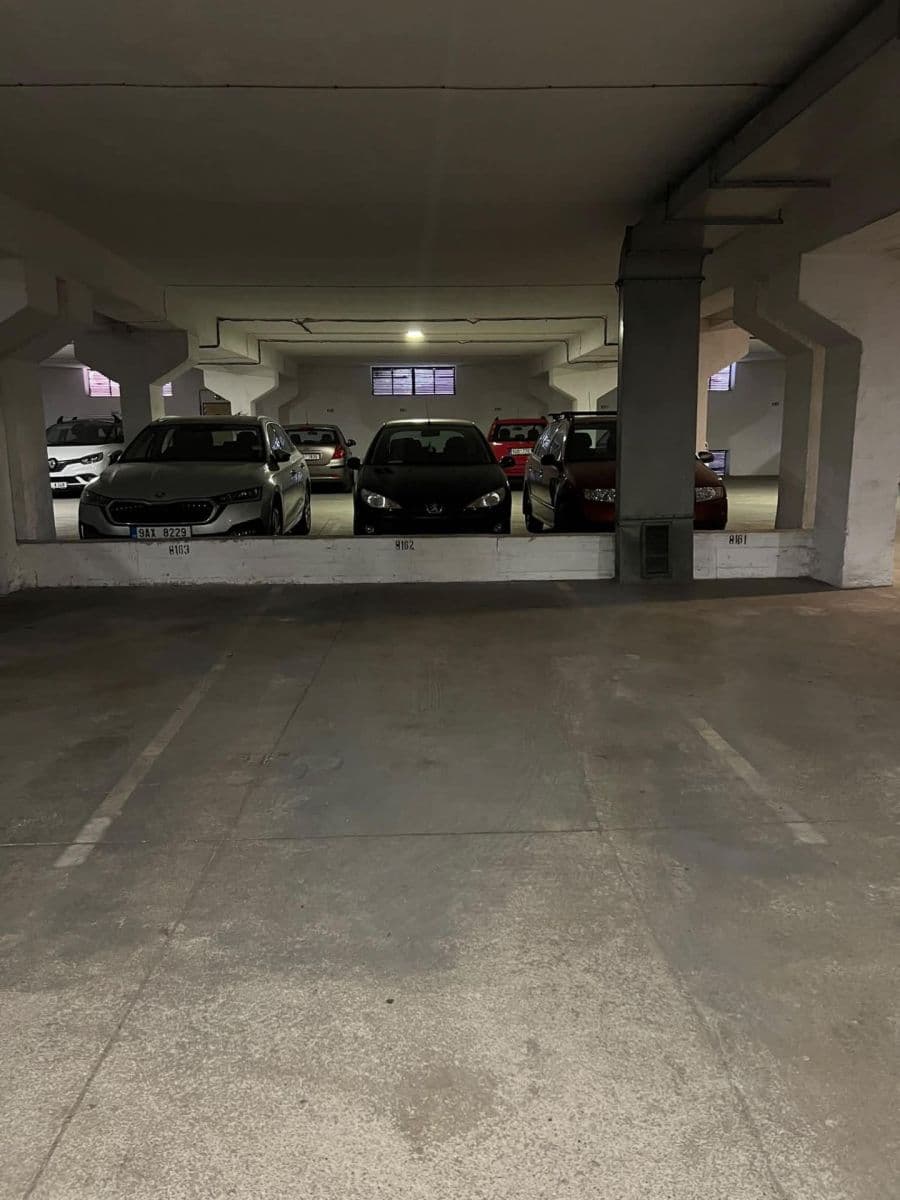 Prenájom garáže 13 m², Praha, Praha Prenájom garáže 13 m², Praha, Praha