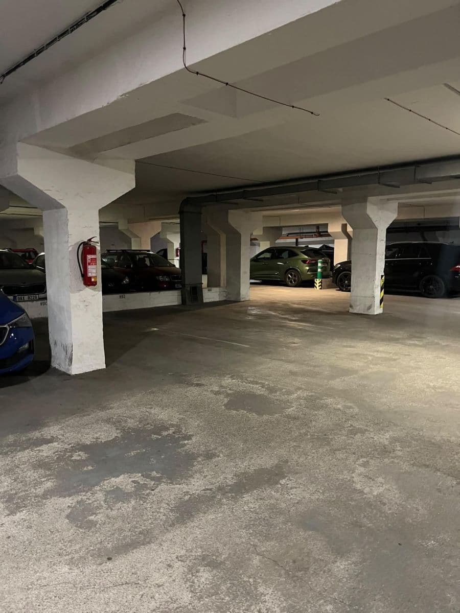 Prenájom garáže 13 m², Praha, Praha Prenájom garáže 13 m², Praha, Praha