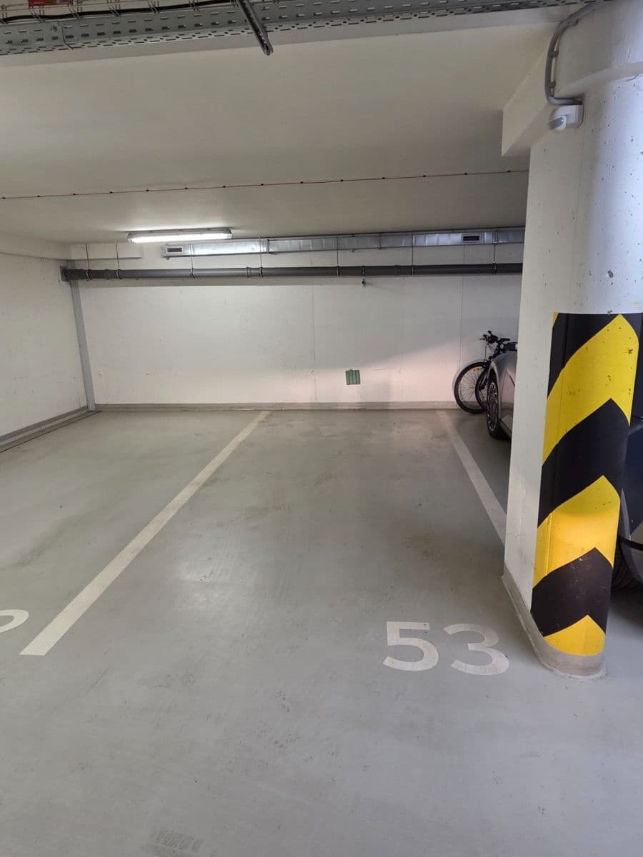 Prenájom garáže 11 m², U Hranic, Praha, Praha Prenájom garáže 11 m², U Hranic, Praha, Praha