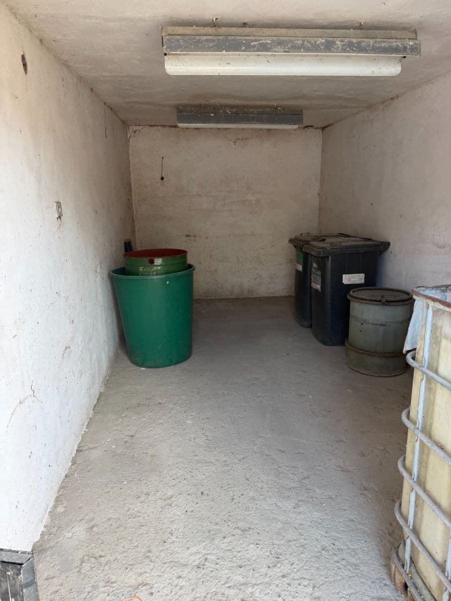 Prenájom garáže 18 m², Prachovice, Pardubický kraj Prenájom garáže 18 m², Prachovice, Pardubický kraj
