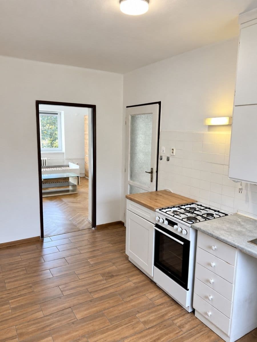 Predaj bytu 2-izbový 125 m², Artura Krause, Pardubice, Pardubický kraj Predaj bytu 2-izbový 125 m², Artura Krause, Pardubice, Pardubický kraj