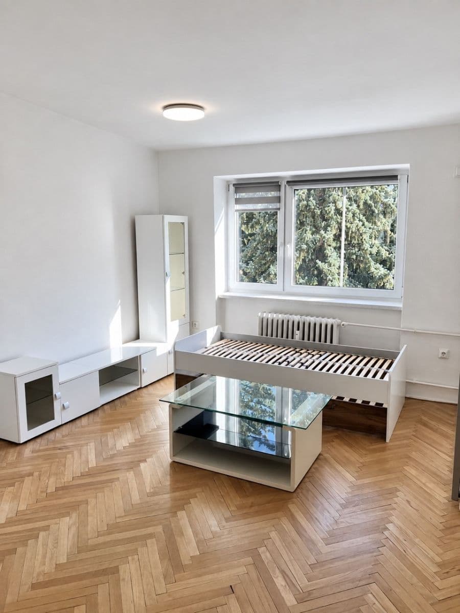Predaj bytu 2-izbový 125 m², Artura Krause, Pardubice, Pardubický kraj Predaj bytu 2-izbový 125 m², Artura Krause, Pardubice, Pardubický kraj
