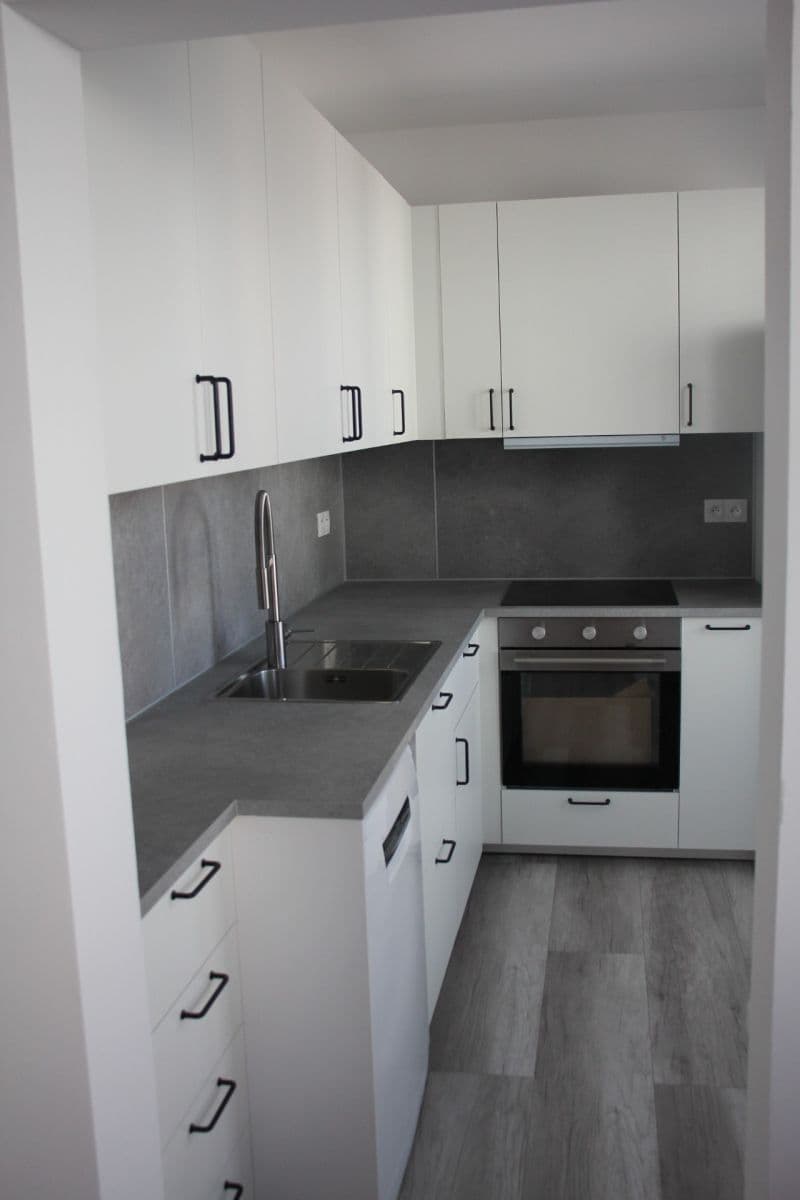 Prenájom bytu 3-izbový 60 m², Muškátová, Ružinov, Bratislavský kraj Prenájom bytu 3-izbový 60 m², Muškátová, Ružinov, Bratislavský kraj