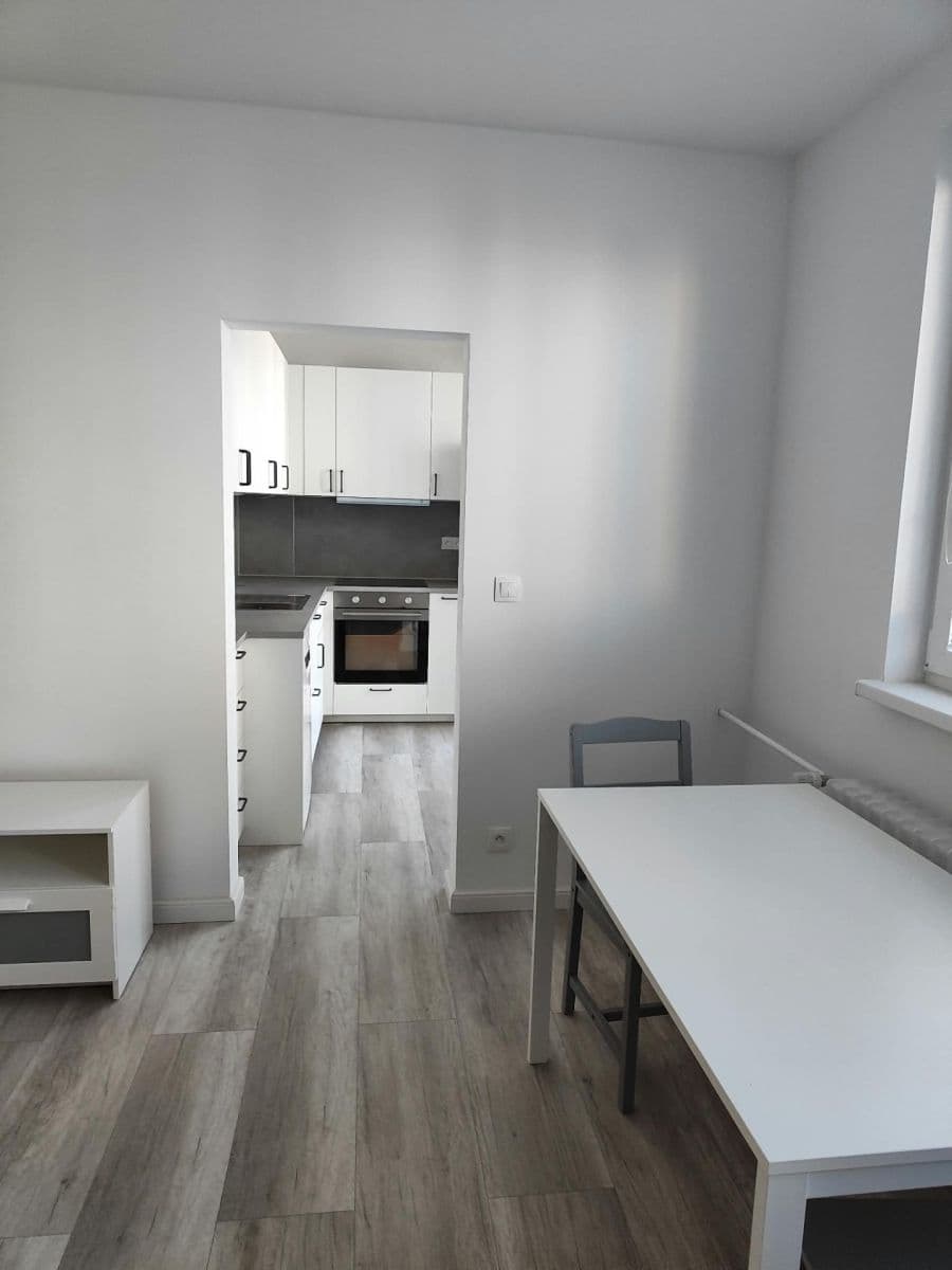 Prenájom bytu 3-izbový 60 m², Muškátová, Ružinov, Bratislavský kraj Prenájom bytu 3-izbový 60 m², Muškátová, Ružinov, Bratislavský kraj
