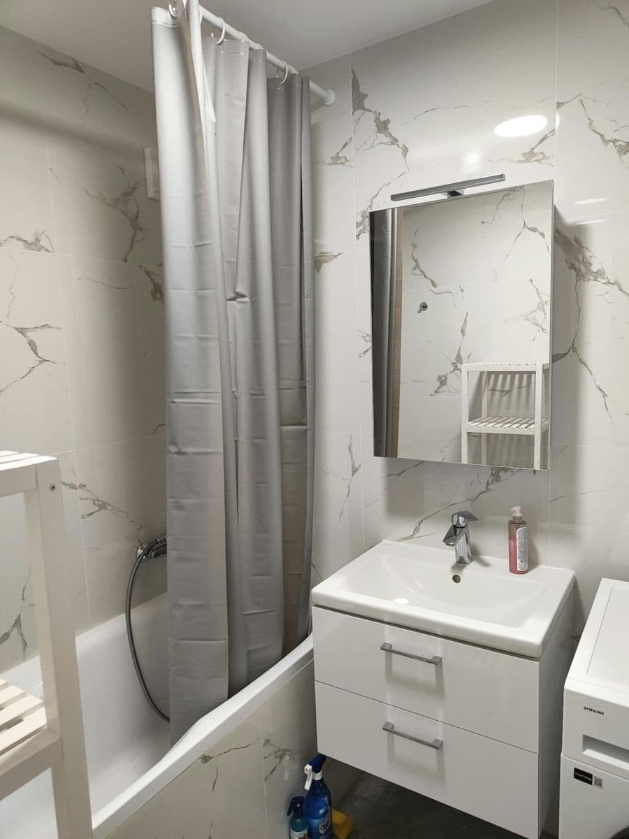 Prenájom bytu 3-izbový 60 m², Muškátová, Ružinov, Bratislavský kraj Prenájom bytu 3-izbový 60 m², Muškátová, Ružinov, Bratislavský kraj