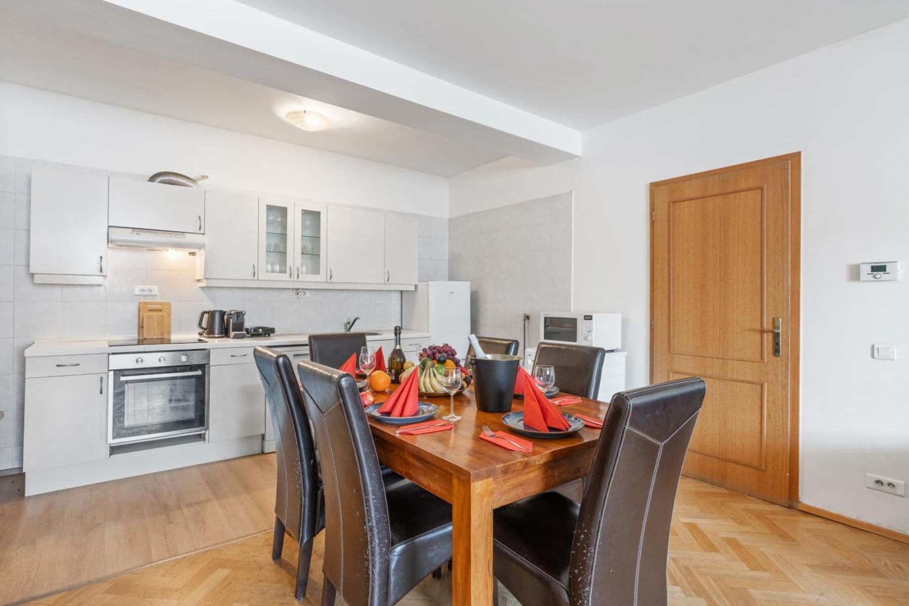 Prenájom bytu 129 m², Matoušova, Praha, Praha Prenájom bytu 129 m², Matoušova, Praha, Praha