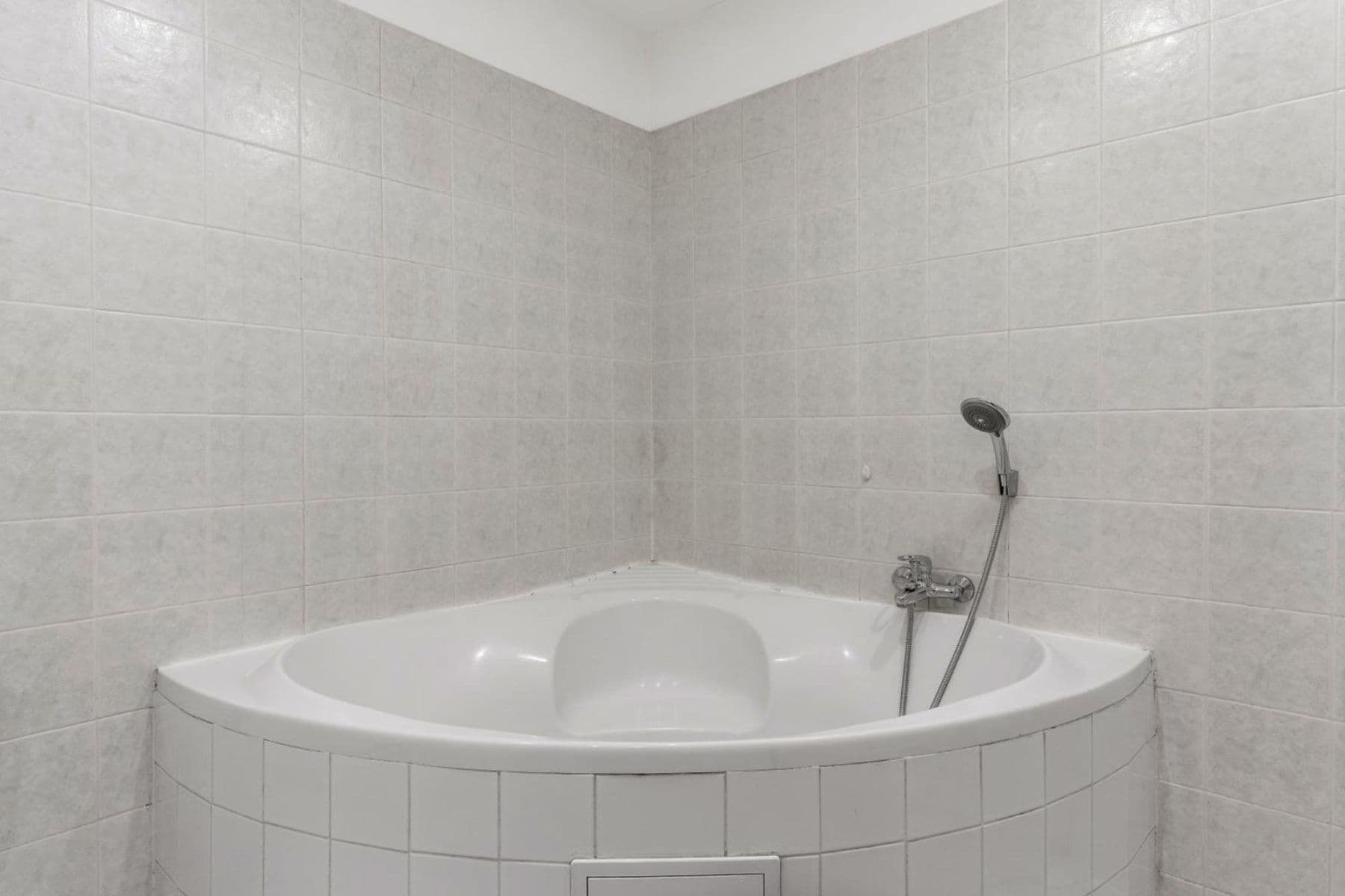 Prenájom bytu 129 m², Matoušova, Praha, Praha Prenájom bytu 129 m², Matoušova, Praha, Praha