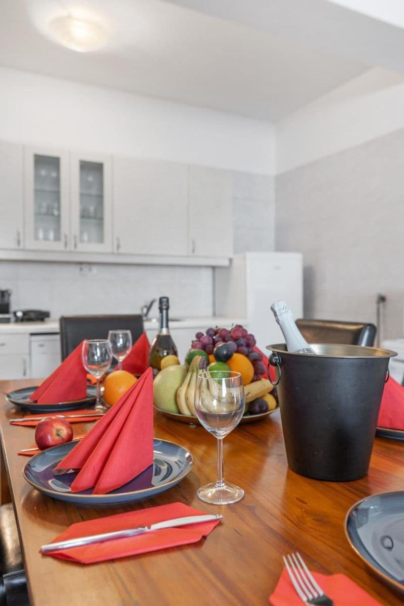 Prenájom bytu 129 m², Matoušova, Praha, Praha Prenájom bytu 129 m², Matoušova, Praha, Praha