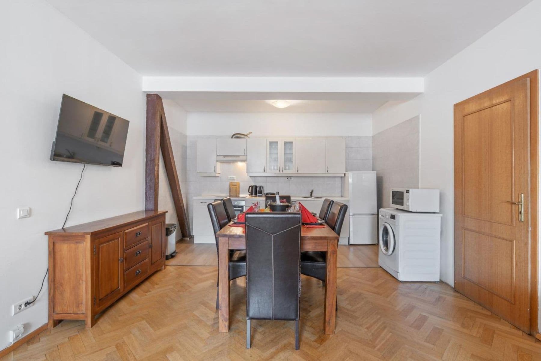 Prenájom bytu 129 m², Matoušova, Praha, Praha Prenájom bytu 129 m², Matoušova, Praha, Praha