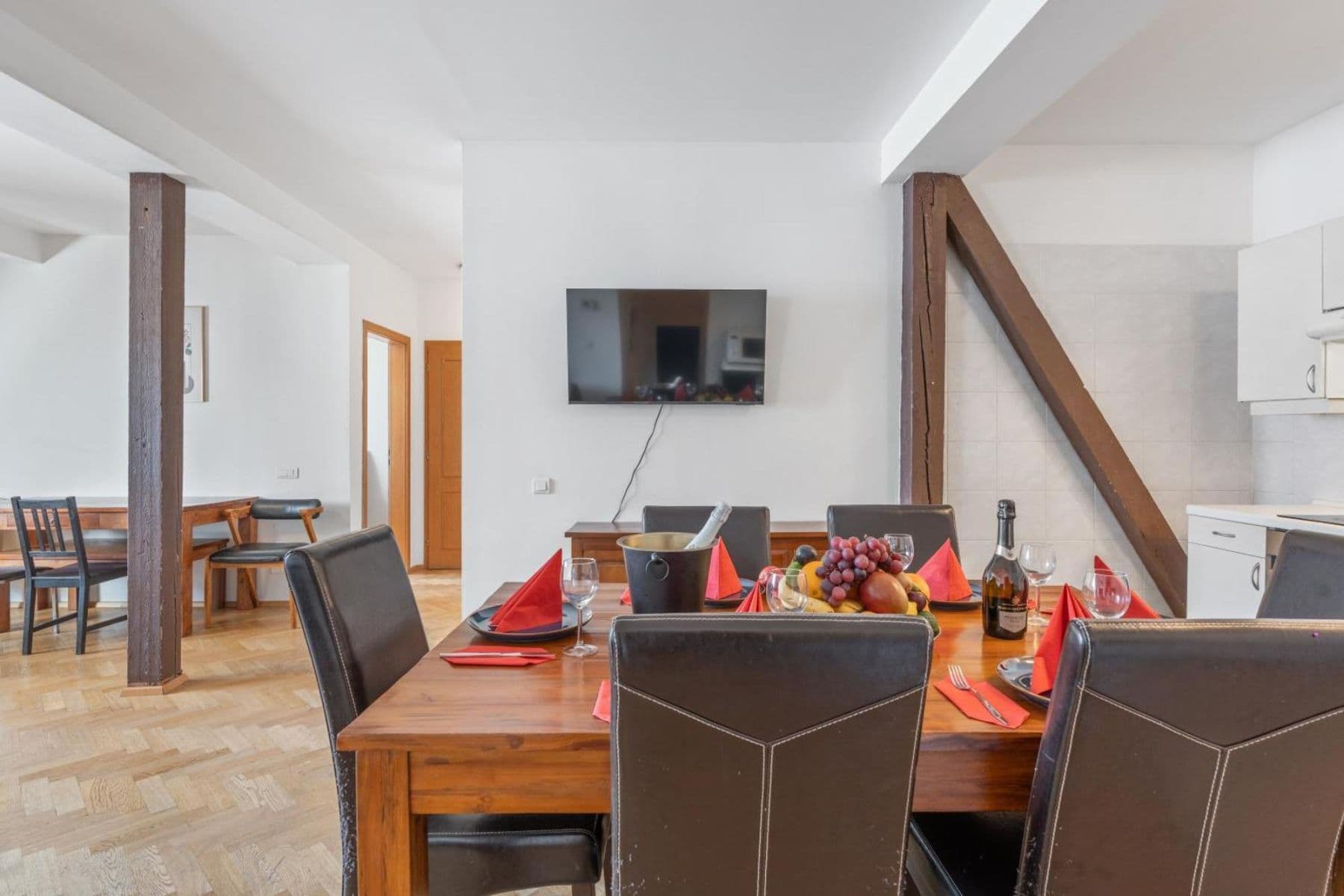 Prenájom bytu 129 m², Matoušova, Praha, Praha Prenájom bytu 129 m², Matoušova, Praha, Praha