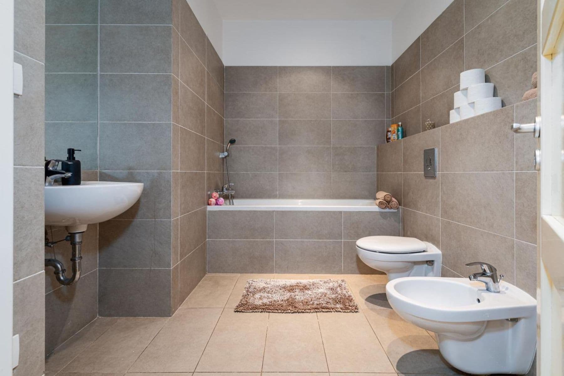 Prenájom bytu 156 m², Ortenovo náměstí, Praha, Praha Prenájom bytu 156 m², Ortenovo náměstí, Praha, Praha