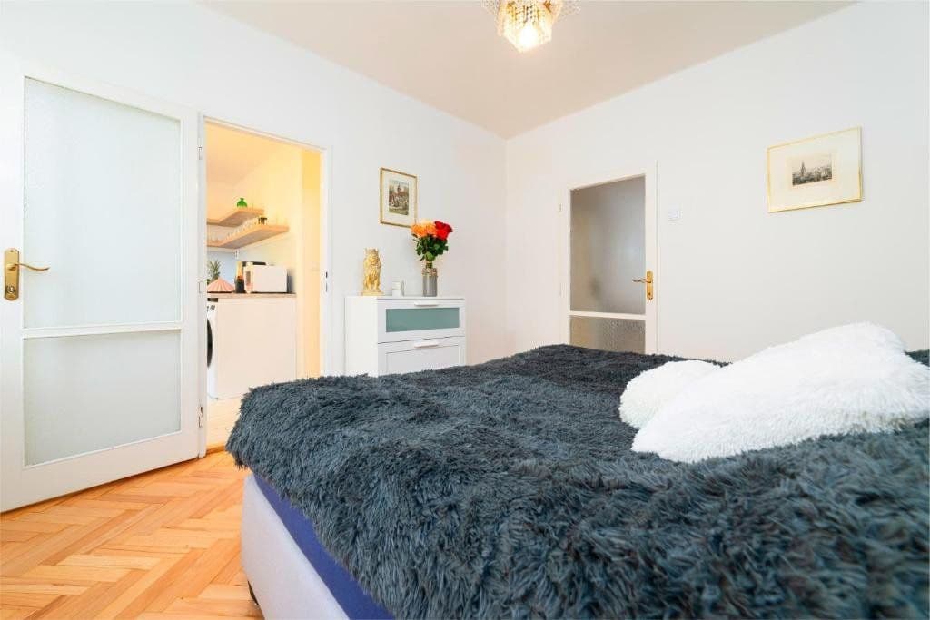 Prenájom bytu 98 m², Vinohradská, Praha, Praha Prenájom bytu 98 m², Vinohradská, Praha, Praha