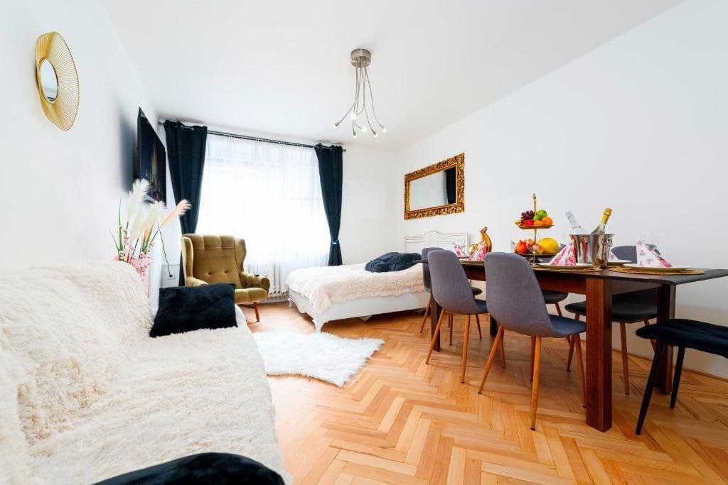 Prenájom bytu 98 m², Vinohradská, Praha, Praha Prenájom bytu 98 m², Vinohradská, Praha, Praha