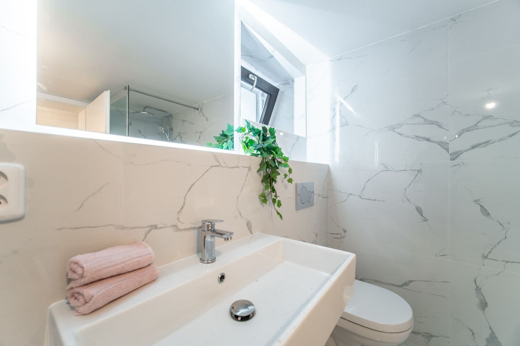 Prenájom bytu 3-izbový 114 m², Pod Lesíkem, Praha, Praha Prenájom bytu 3-izbový 114 m², Pod Lesíkem, Praha, Praha