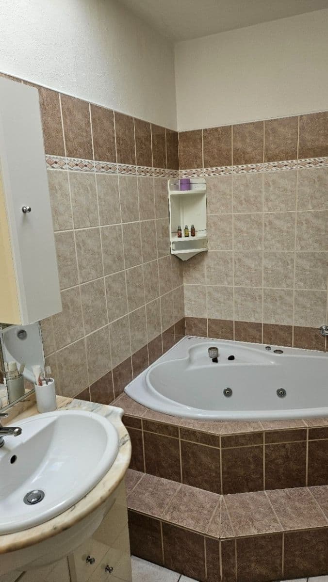 Prenájom bytu 5-izbový 120 m², U Bažantnice, Poděbrady, Středočeský kraj Prenájom bytu 5-izbový 120 m², U Bažantnice, Poděbrady, Středočeský kraj