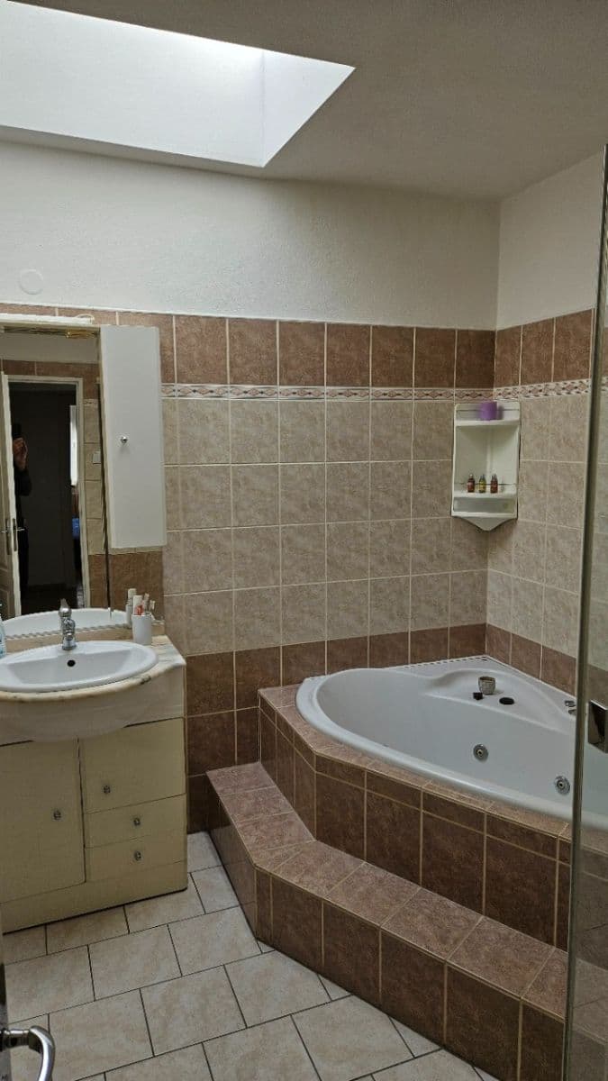 Prenájom bytu 5-izbový 120 m², U Bažantnice, Poděbrady, Středočeský kraj Prenájom bytu 5-izbový 120 m², U Bažantnice, Poděbrady, Středočeský kraj