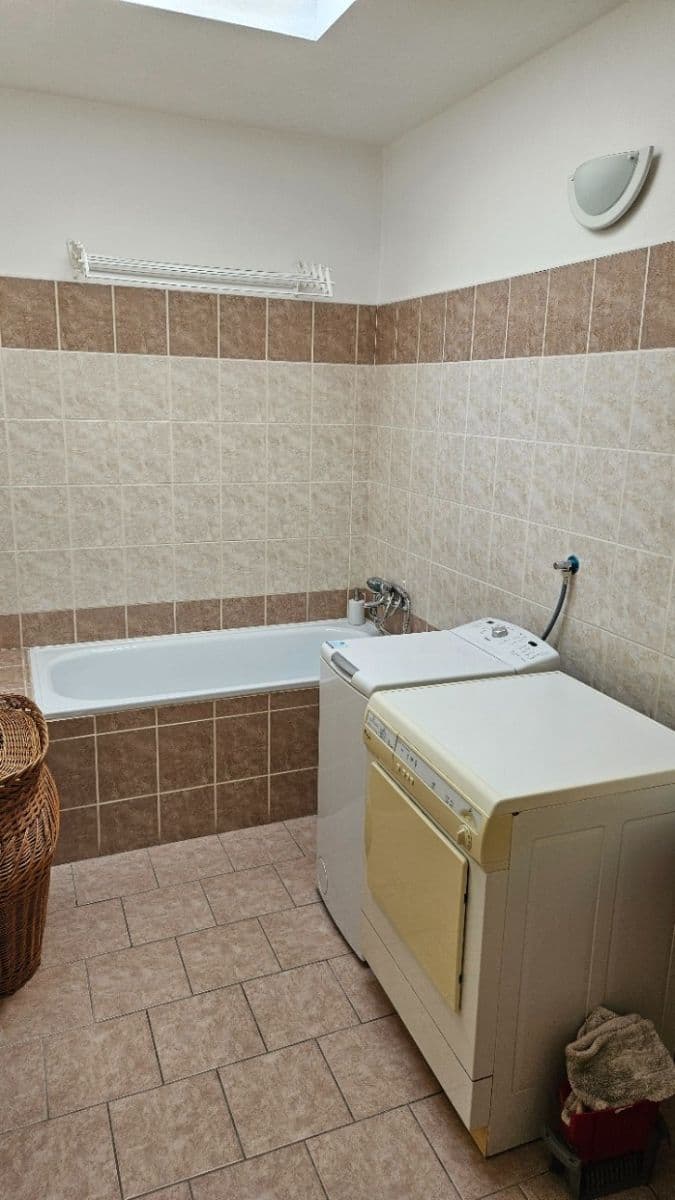 Prenájom bytu 5-izbový 120 m², U Bažantnice, Poděbrady, Středočeský kraj Prenájom bytu 5-izbový 120 m², U Bažantnice, Poděbrady, Středočeský kraj