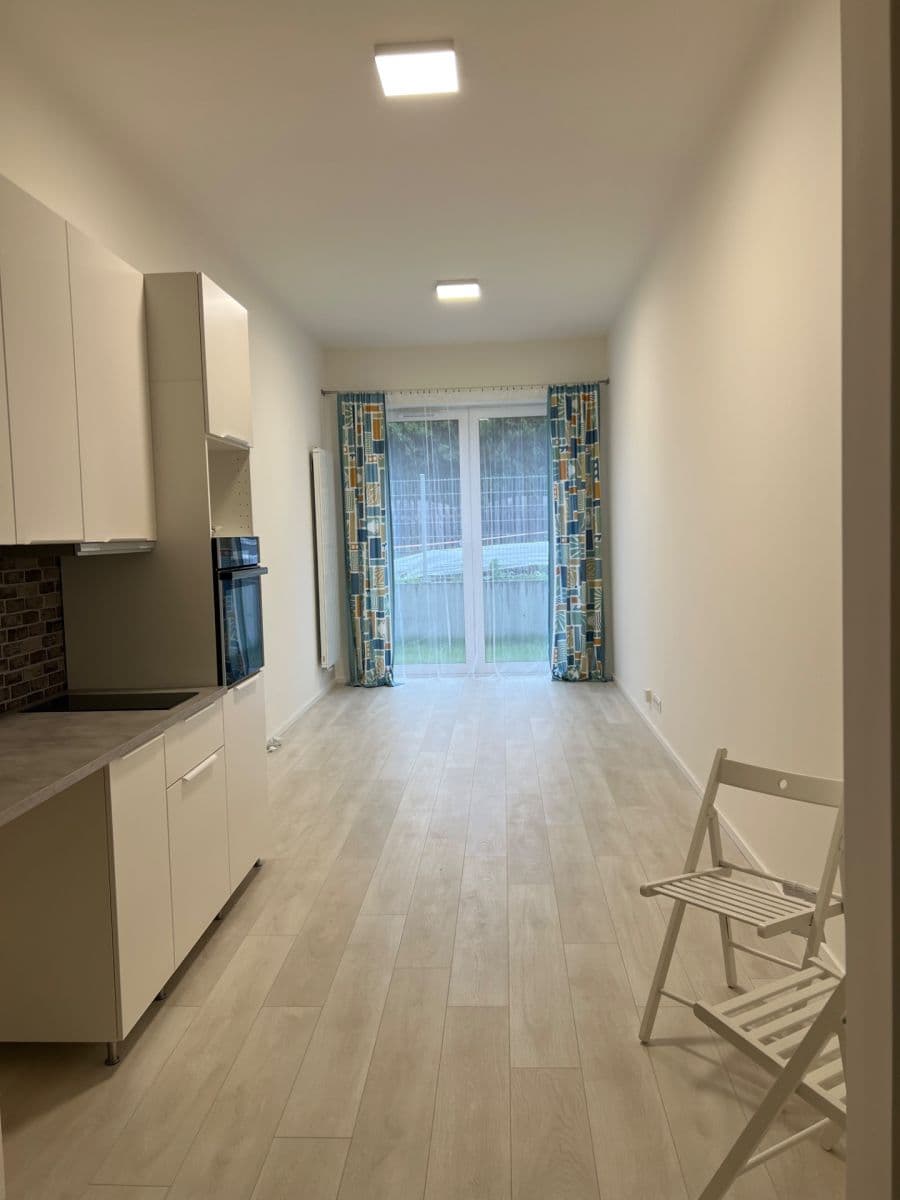 Prenájom bytu 1-izbový 35 m², Českobrodská, Praha, Praha Prenájom bytu 1-izbový 35 m², Českobrodská, Praha, Praha