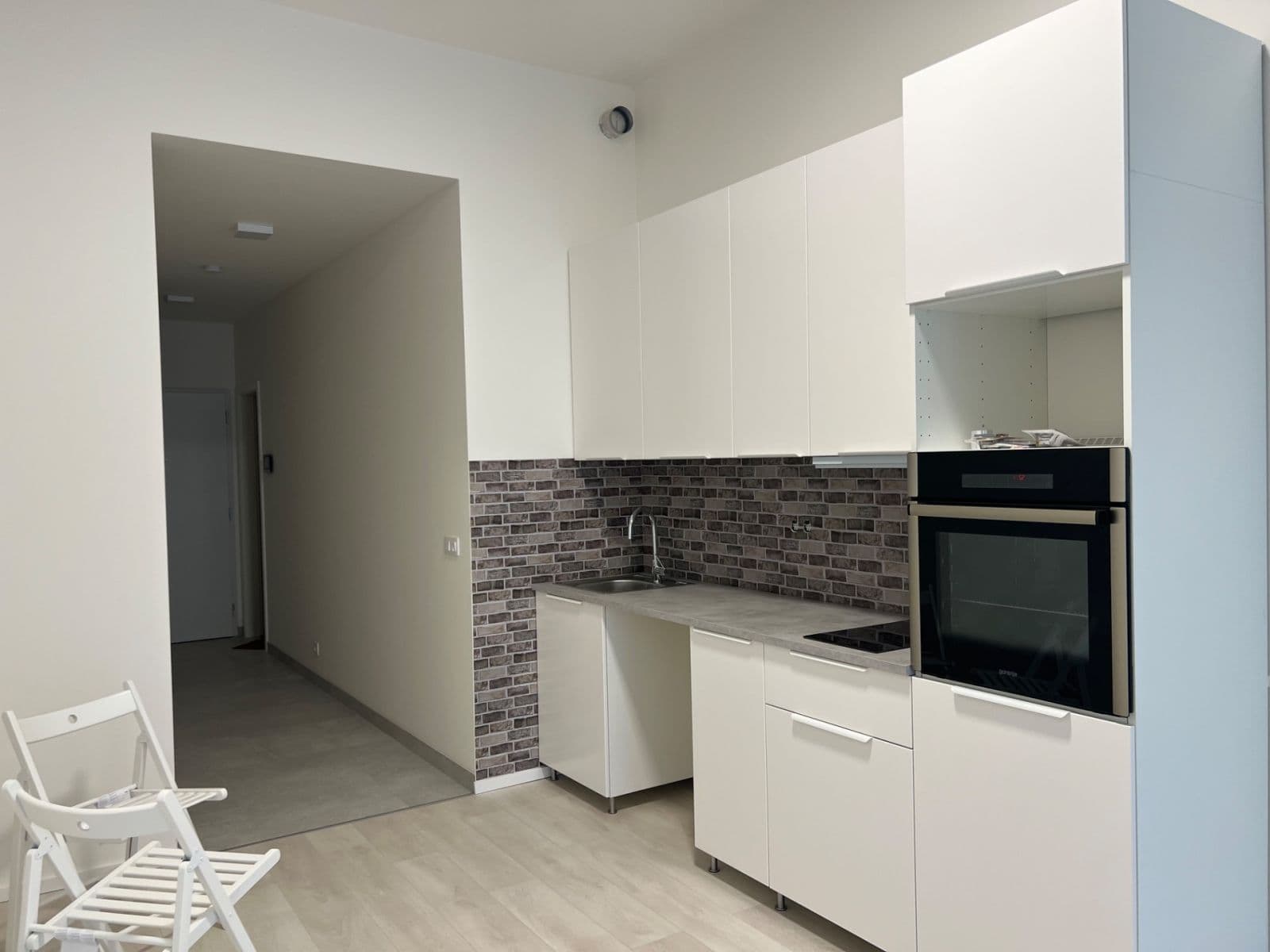 Prenájom bytu 1-izbový 35 m², Českobrodská, Praha, Praha Prenájom bytu 1-izbový 35 m², Českobrodská, Praha, Praha