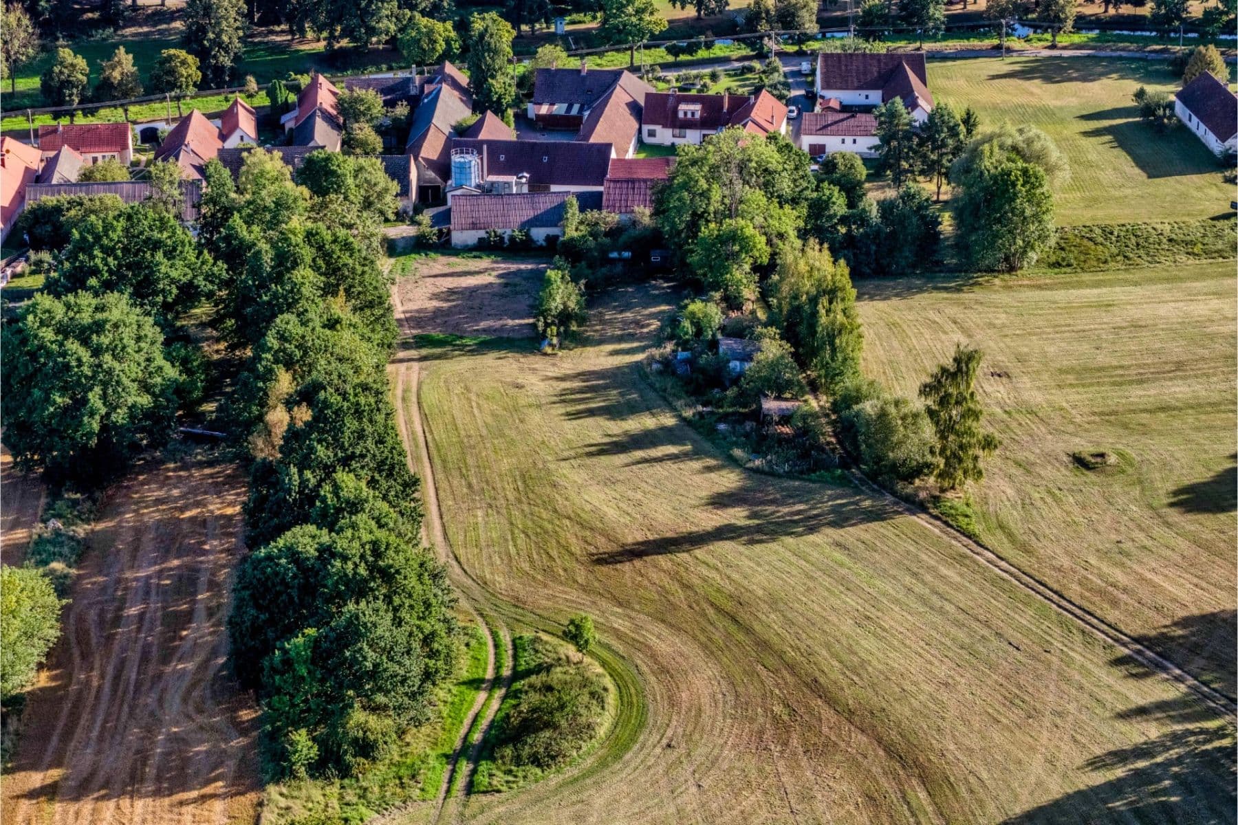 Predaj pozemku 2.102 m², Lásenice, Jihočeský kraj Predaj pozemku 2.102 m², Lásenice, Jihočeský kraj