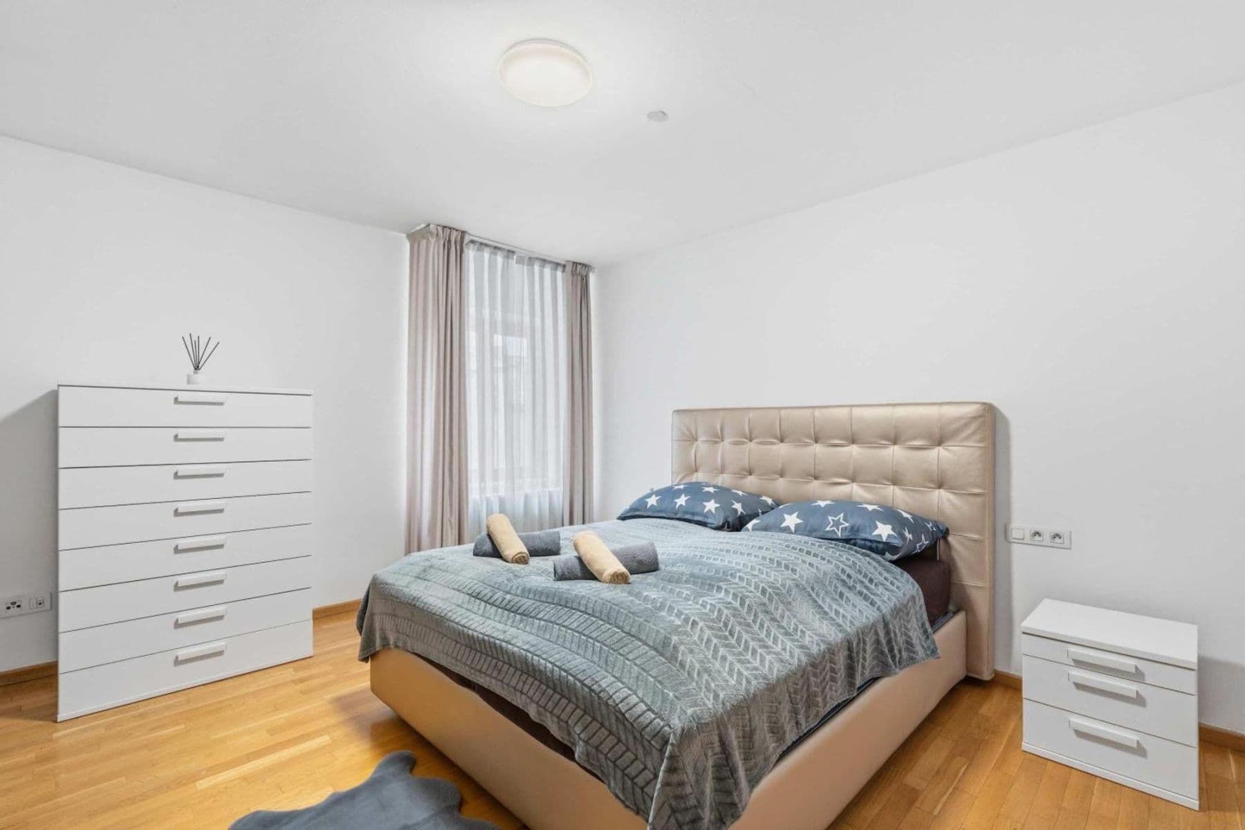 Prenájom bytu 182 m², Zborovská, Praha, Praha Prenájom bytu 182 m², Zborovská, Praha, Praha