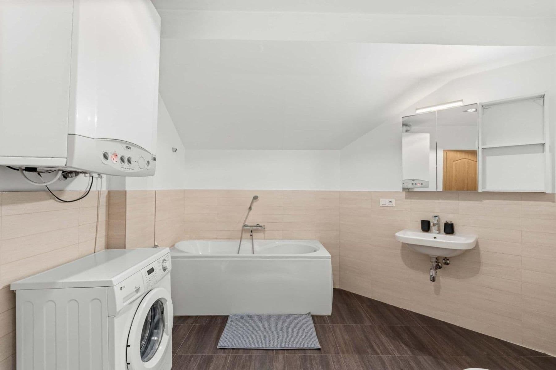 Prenájom bytu 182 m², Zborovská, Praha, Praha Prenájom bytu 182 m², Zborovská, Praha, Praha