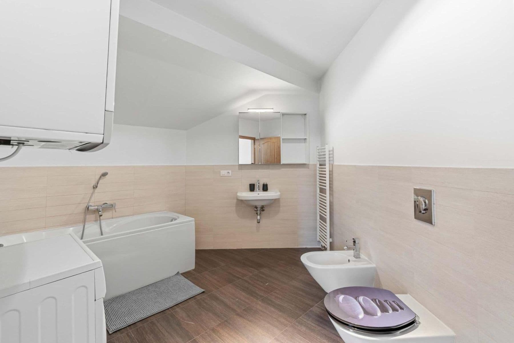Prenájom bytu 182 m², Zborovská, Praha, Praha Prenájom bytu 182 m², Zborovská, Praha, Praha