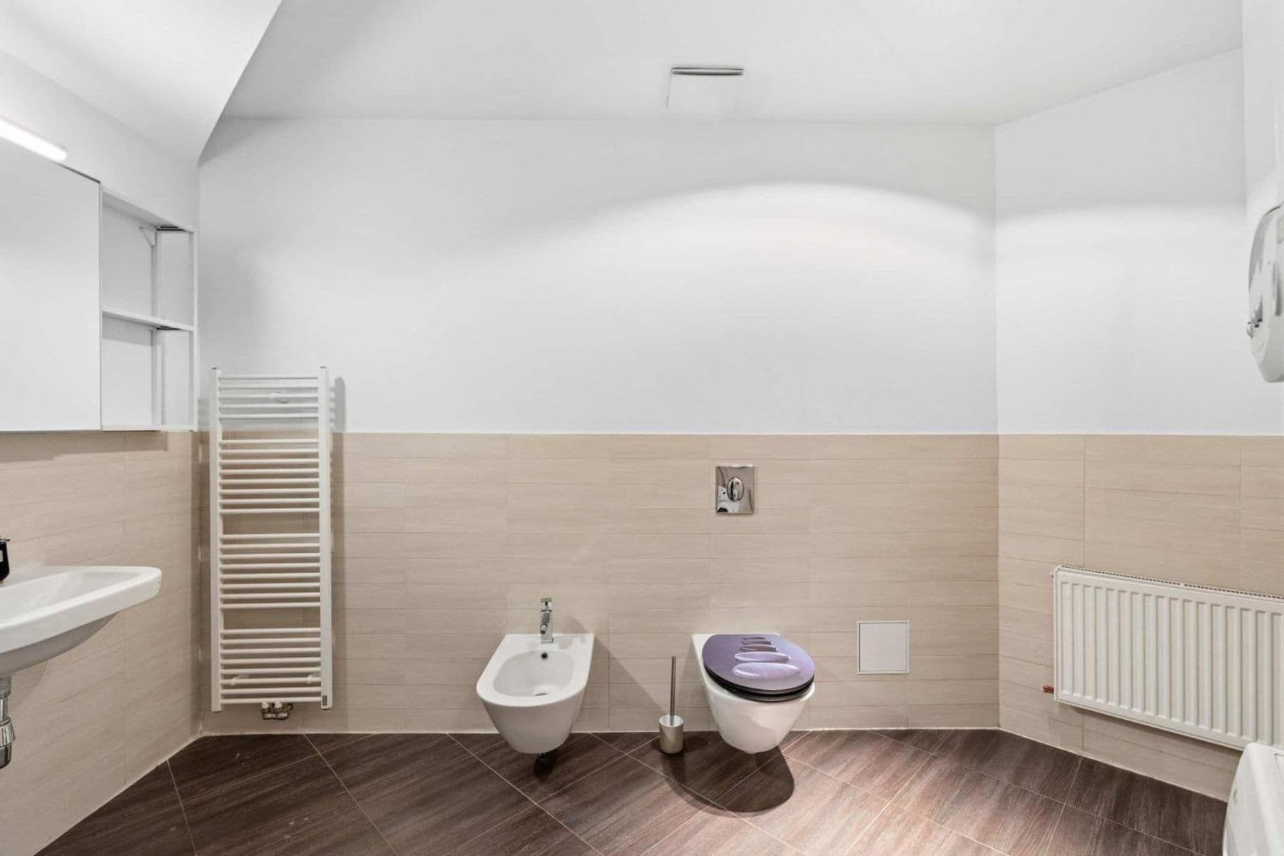Prenájom bytu 182 m², Zborovská, Praha, Praha Prenájom bytu 182 m², Zborovská, Praha, Praha