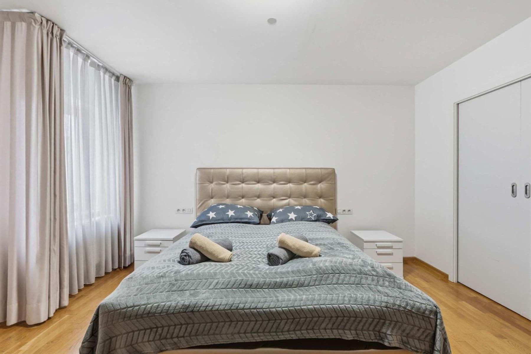Prenájom bytu 182 m², Zborovská, Praha, Praha Prenájom bytu 182 m², Zborovská, Praha, Praha