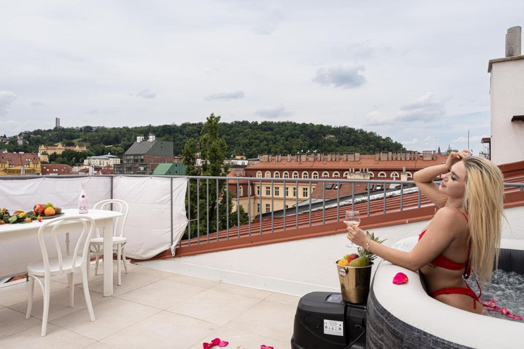Prenájom bytu 154 m², Matoušova, Praha, Praha Prenájom bytu 154 m², Matoušova, Praha, Praha