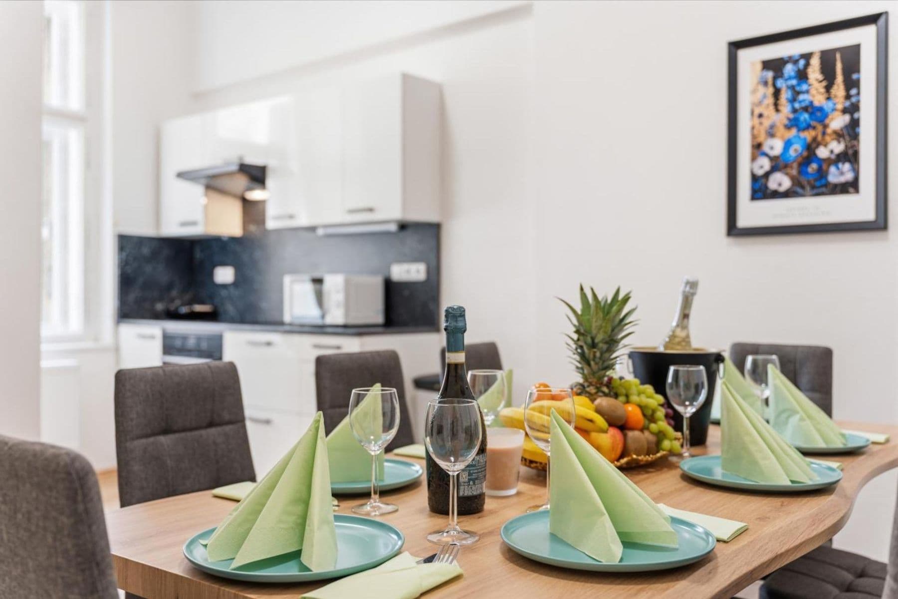 Prenájom bytu 154 m², Zborovská, Praha, Praha Prenájom bytu 154 m², Zborovská, Praha, Praha