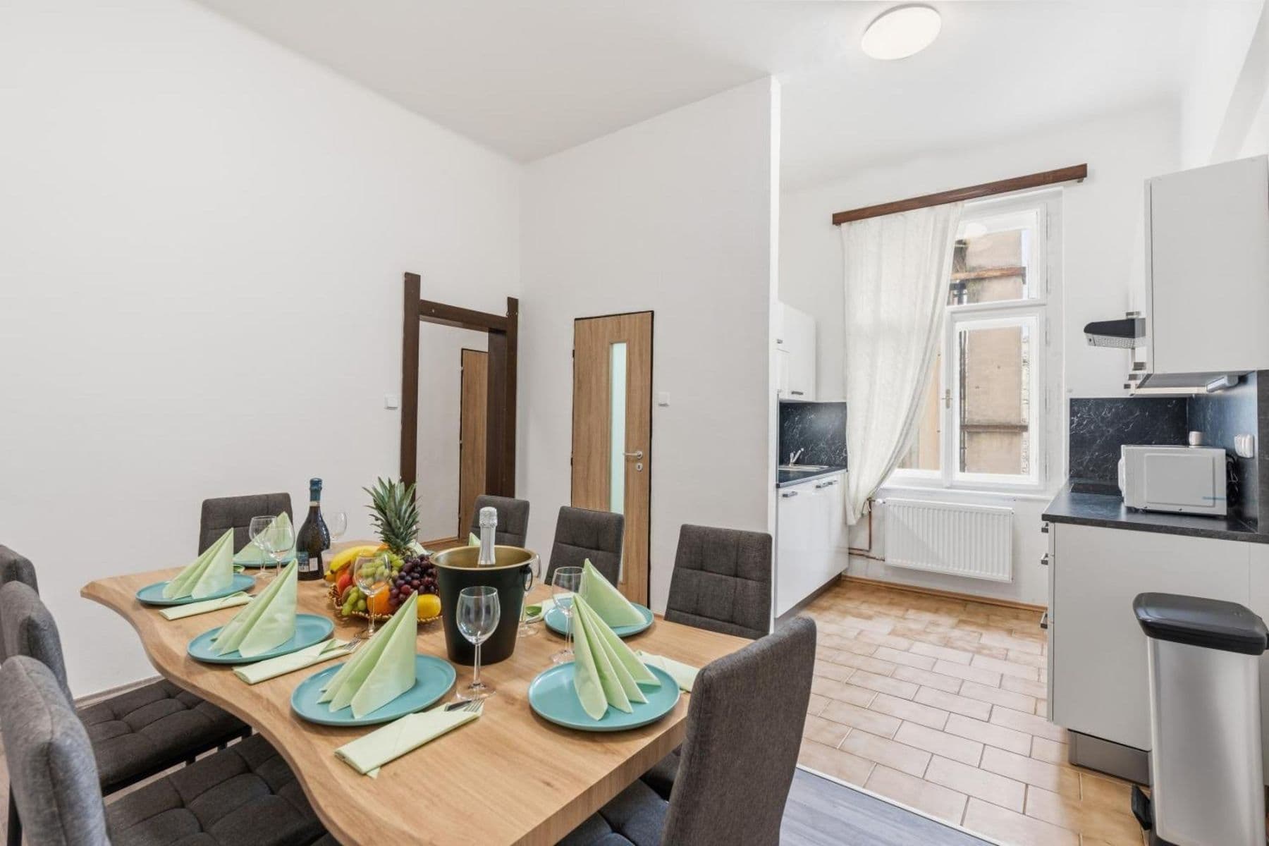 Prenájom bytu 154 m², Zborovská, Praha, Praha Prenájom bytu 154 m², Zborovská, Praha, Praha