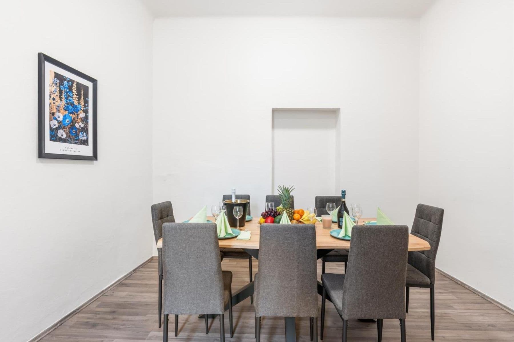 Prenájom bytu 154 m², Zborovská, Praha, Praha Prenájom bytu 154 m², Zborovská, Praha, Praha