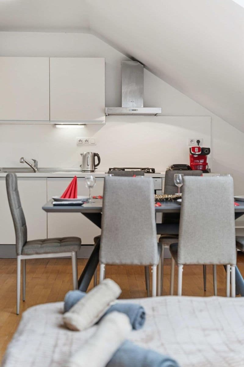 Prenájom bytu 180 m², Zborovská, Praha, Praha Prenájom bytu 180 m², Zborovská, Praha, Praha
