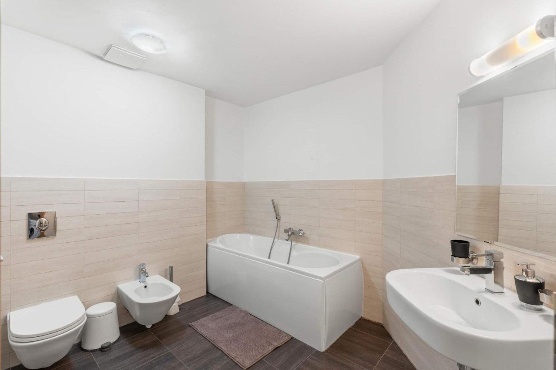 Prenájom bytu 180 m², Zborovská, Praha, Praha Prenájom bytu 180 m², Zborovská, Praha, Praha