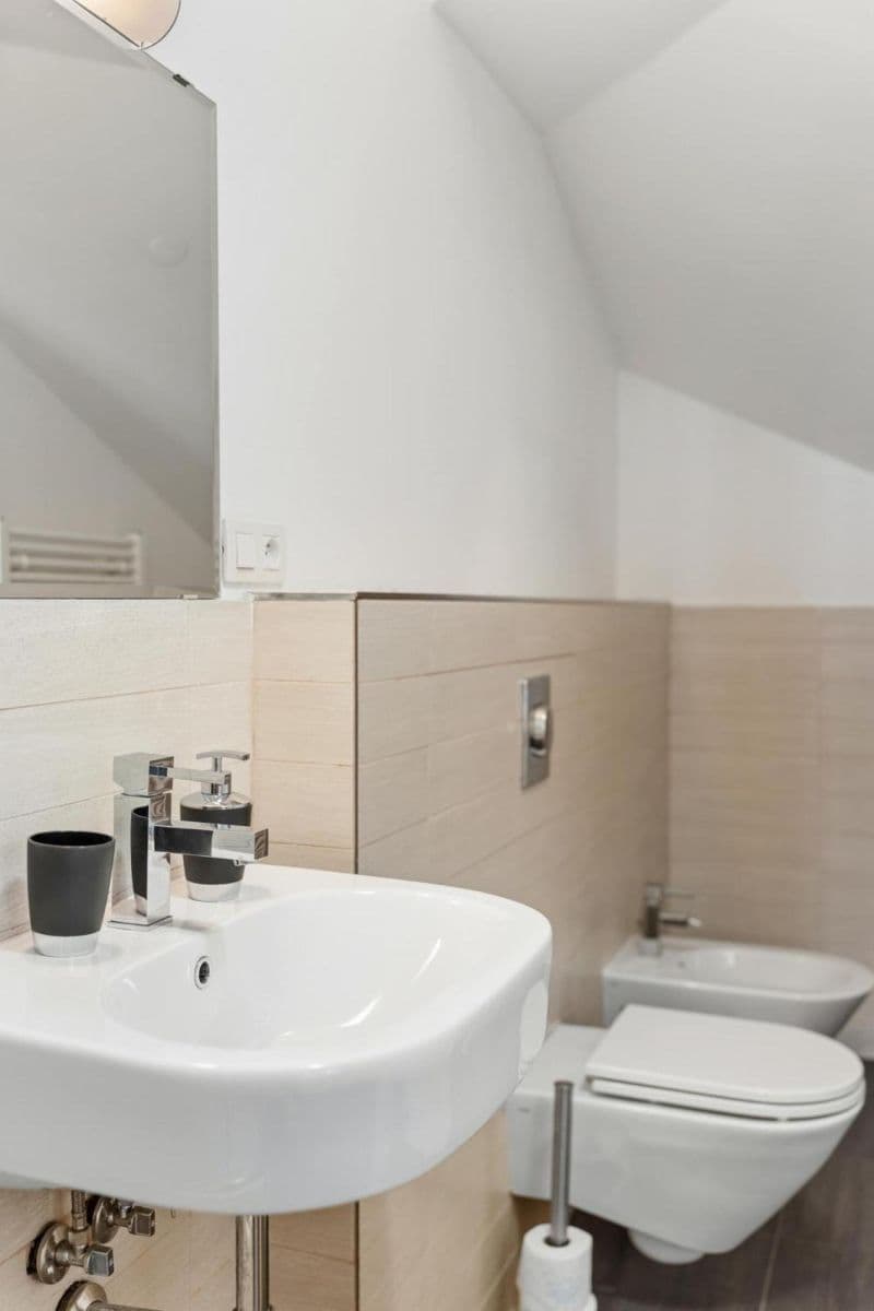 Prenájom bytu 180 m², Zborovská, Praha, Praha Prenájom bytu 180 m², Zborovská, Praha, Praha